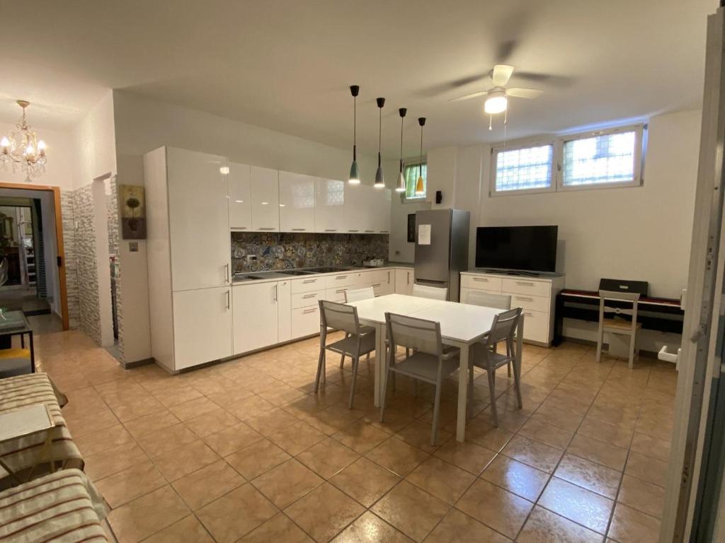 darbo pasiūlymai iš casa serio milano