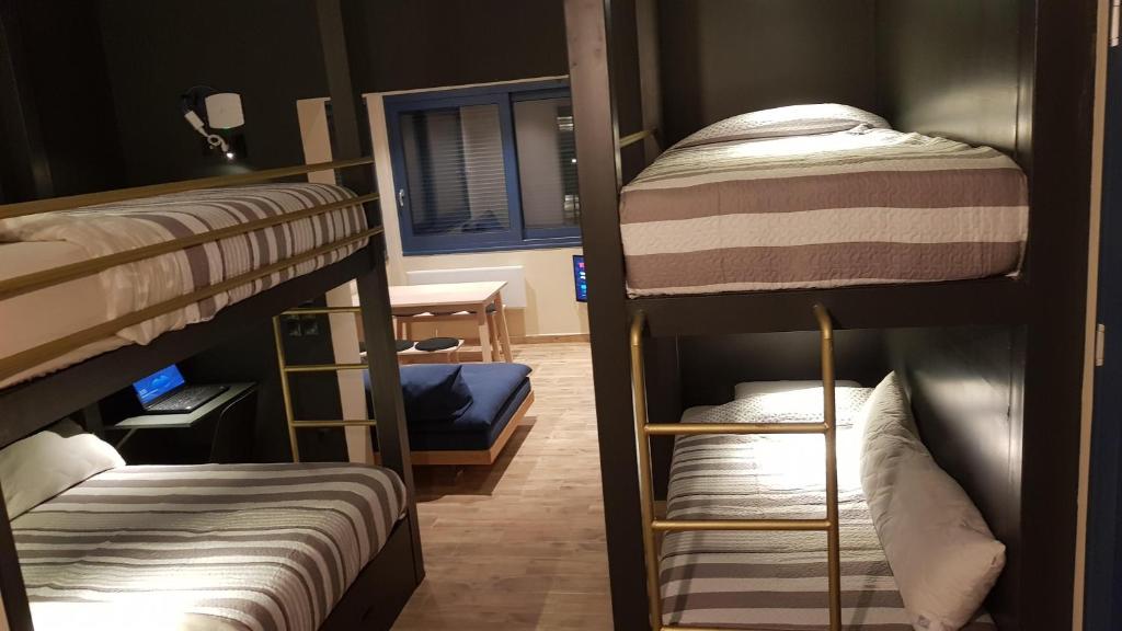 Postel nebo postele na pokoji v ubytování BlueTel Lixouri