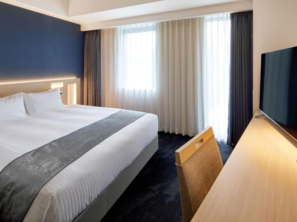 Postel nebo postele na pokoji v ubytování Hotel Keyaki Gate Tokyo Fuchu