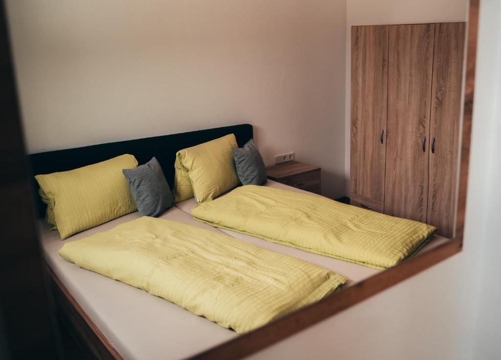 Postel nebo postele na pokoji v ubytování Residenz Tulferhof