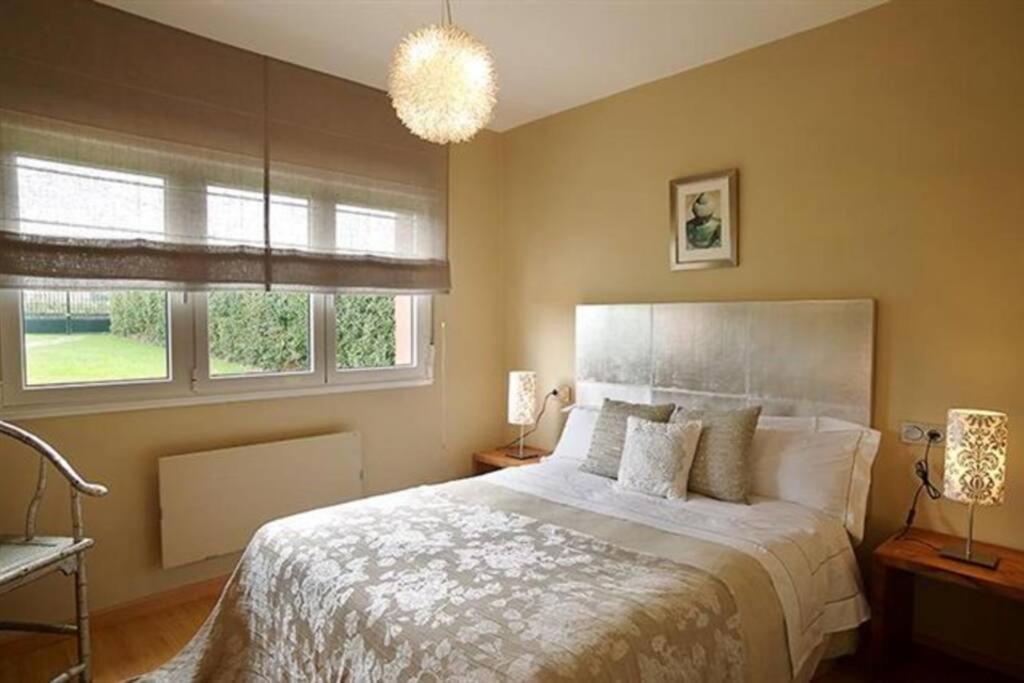 Postel nebo postele na pokoji v ubytování Villa Brandán - Villa con piscina privada para 12p - VV-187-AS Y VV-188-AS