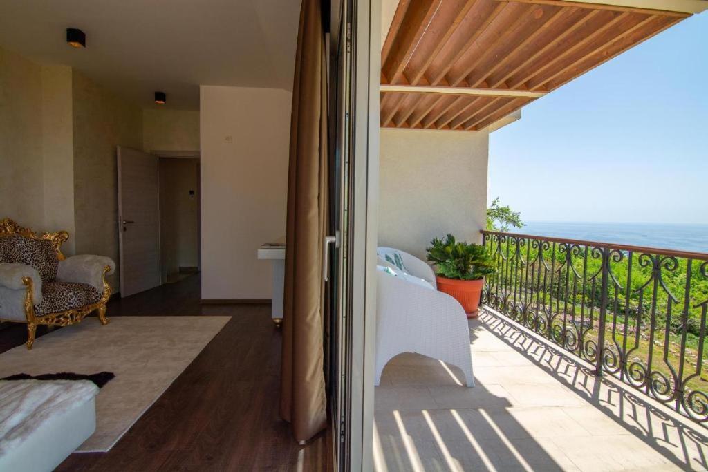 Balkón nebo terasa v ubytování Luxury Villa Crystal Blue