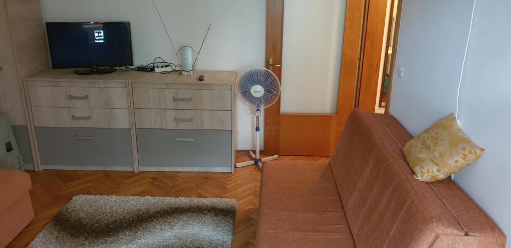 Μια τηλεόραση ή/και κέντρο ψυχαγωγίας στο "PARADIZE" Apartmant
