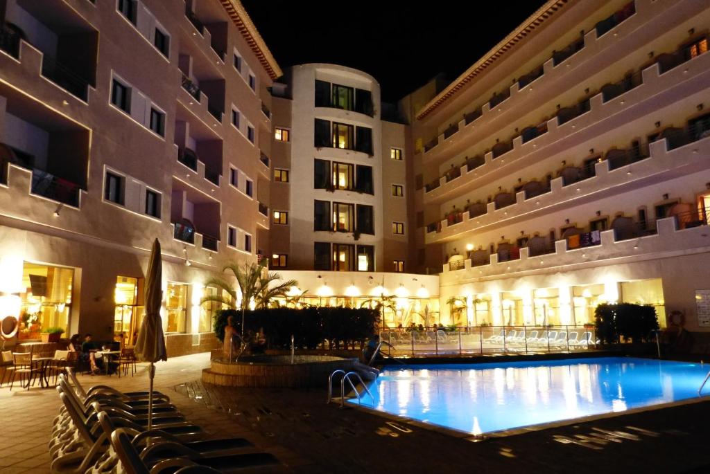 Bazén v ubytování Hotel Monarque Costa Narejos nebo v jeho okolí
