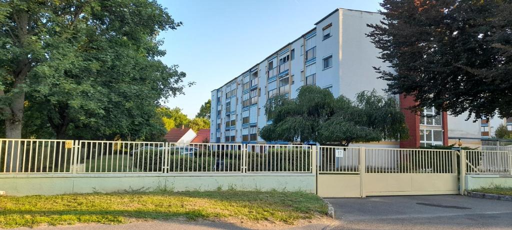 Budova, v ktorej sa apartmán nachádza