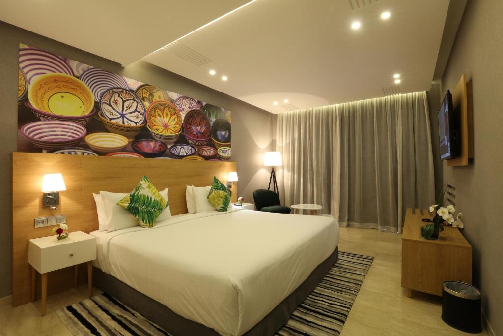 Postel nebo postele na pokoji v ubytování Mid Town Hotel Casablanca