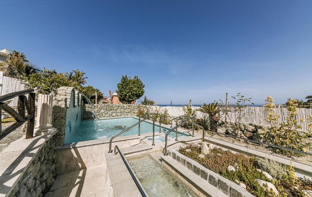Bazén v ubytování Hotel Galidon Wellness Park & SPA nebo v jeho okolí