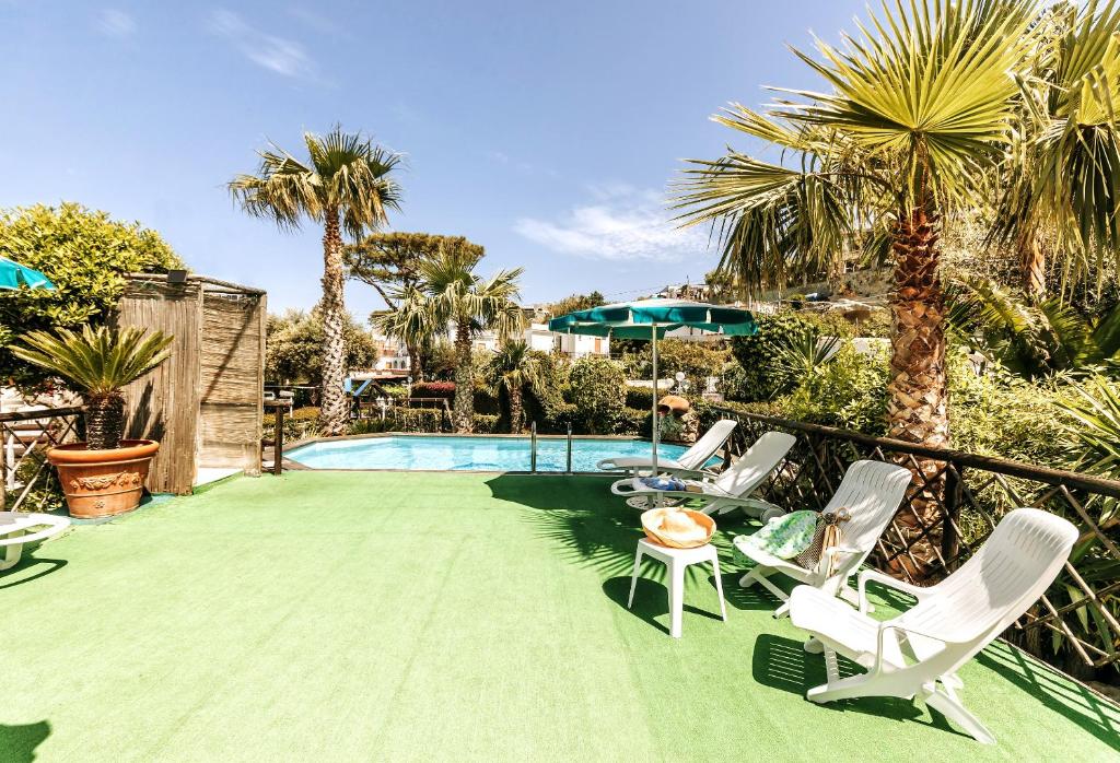 Bazén v ubytování Hotel Galidon Wellness Park & SPA nebo v jeho okolí