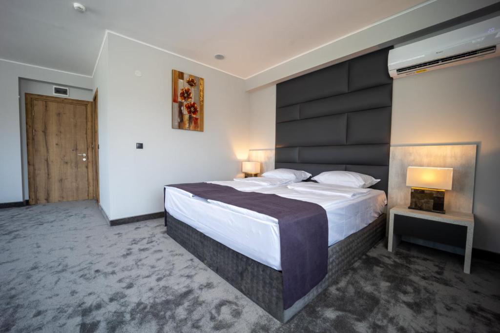 Postel nebo postele na pokoji v ubytování Hotel Caesar 2