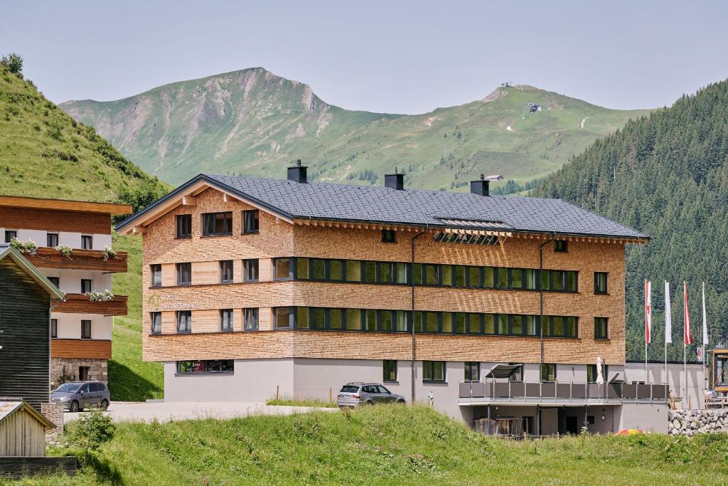 Nespecifikovaný výhled na hory nebo výhled na hory při pohledu z aparthotelu