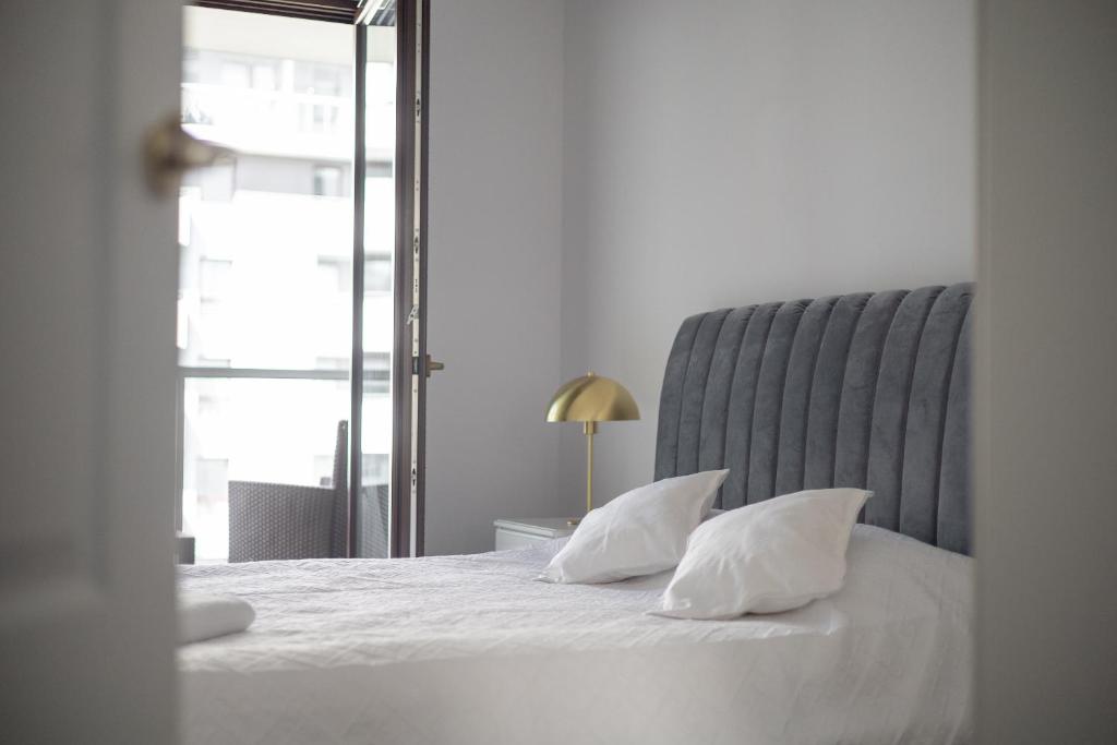 Posteľ alebo postele v izbe v ubytovaní Burakowska Pastel Elegant Apartment