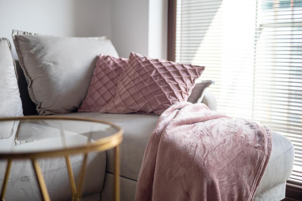 Posteľ alebo postele v izbe v ubytovaní Burakowska Pastel Elegant Apartment