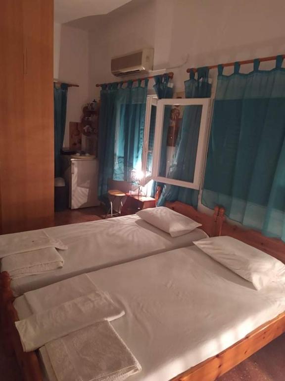 Postel nebo postele na pokoji v ubytování Ενοικιαζόμενα δωμάτια Ματούλα Κοχειλα