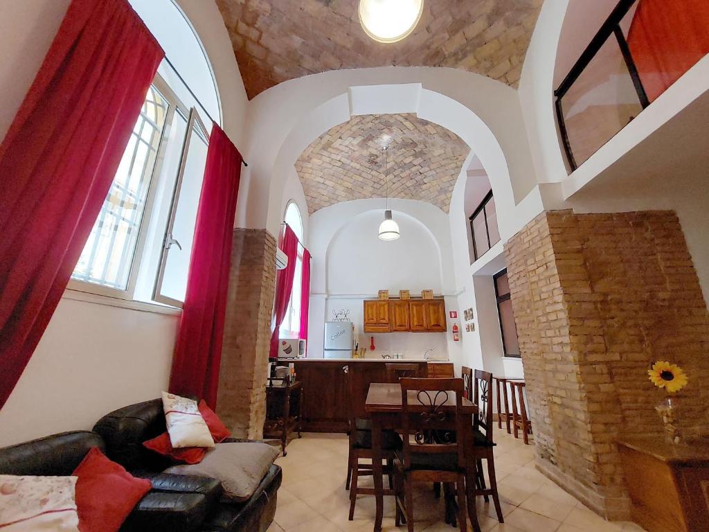 Lucky Holidays - Three-Bedroom Apartment