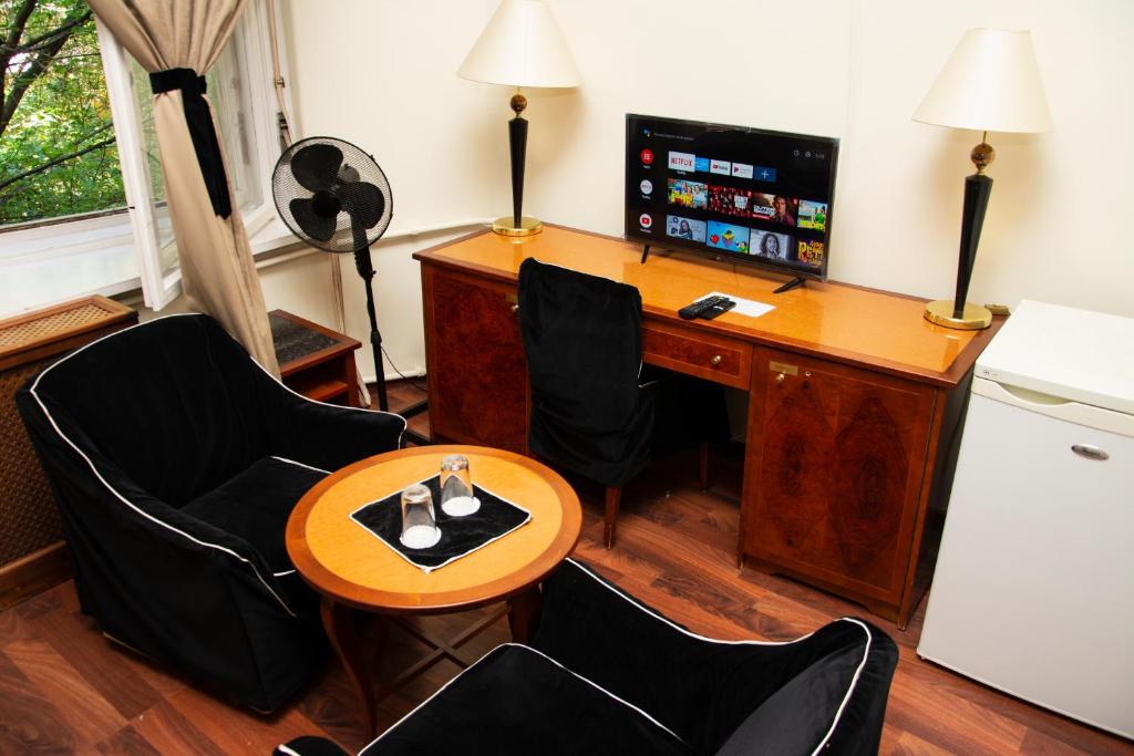 TV a/nebo společenská místnost v ubytování Evergreen Budapest Guest House