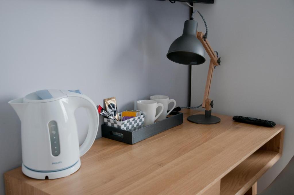 Příslušenství pro přípravu čaje a kávy v ubytování Wellintown Guest House