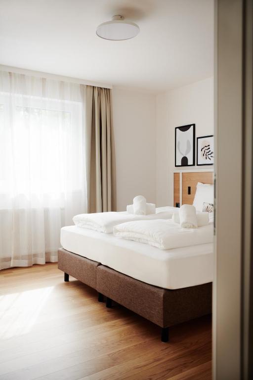 Postel nebo postele na pokoji v ubytování HOMEBOUND APARTMENTS Salzburg City I - contactless check-in