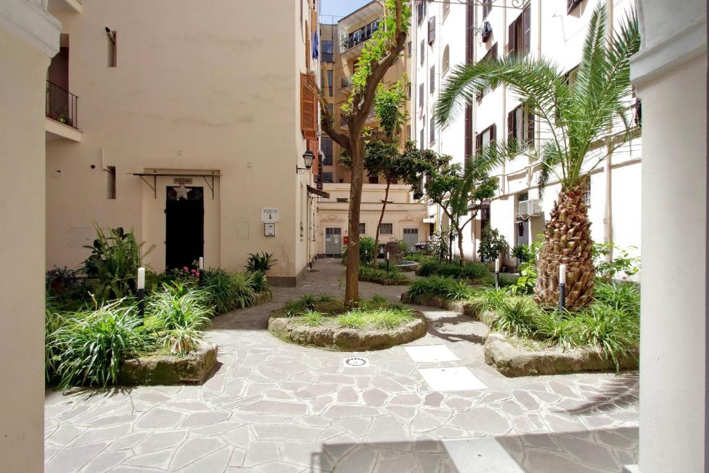 Lucky Holidays - Two-Bedroom Apartment