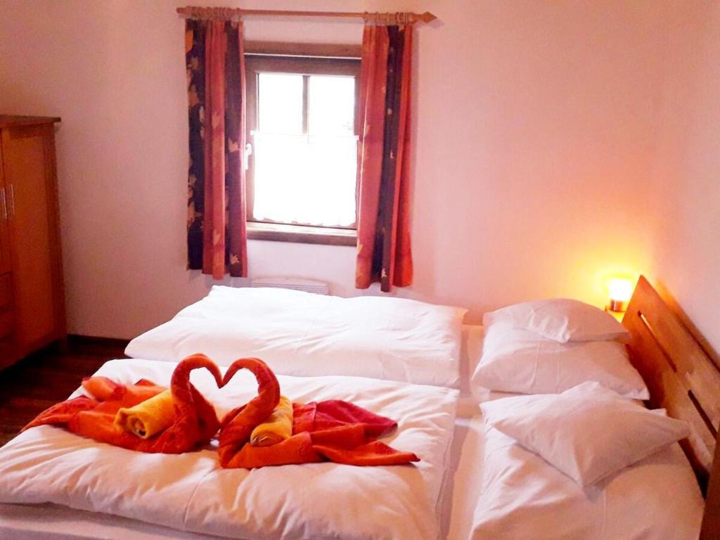 two swans are forming a heart on two beds at Ferienhaus Ematberg in Niedernsill
