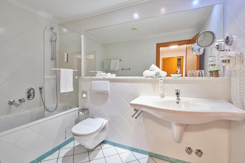Koupelna v ubytování Hotel St. Georg Garni