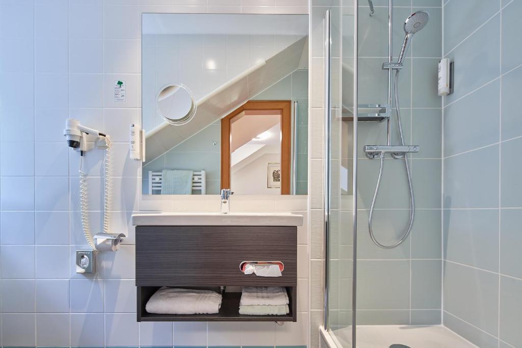 Koupelna v ubytování Hotel St. Georg Garni