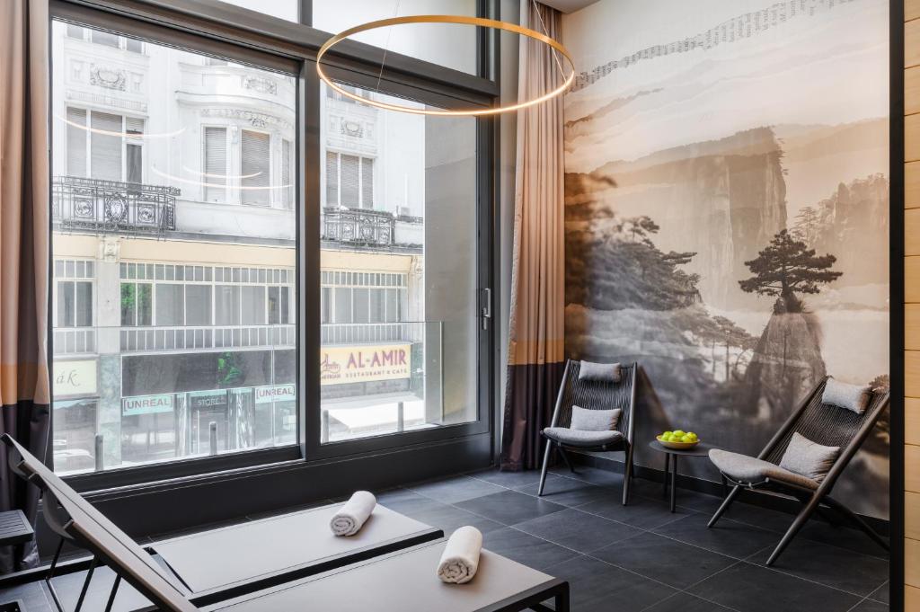 Posedenie v ubytovaní Emerald Downtown Luxury Suites by Continental Group
