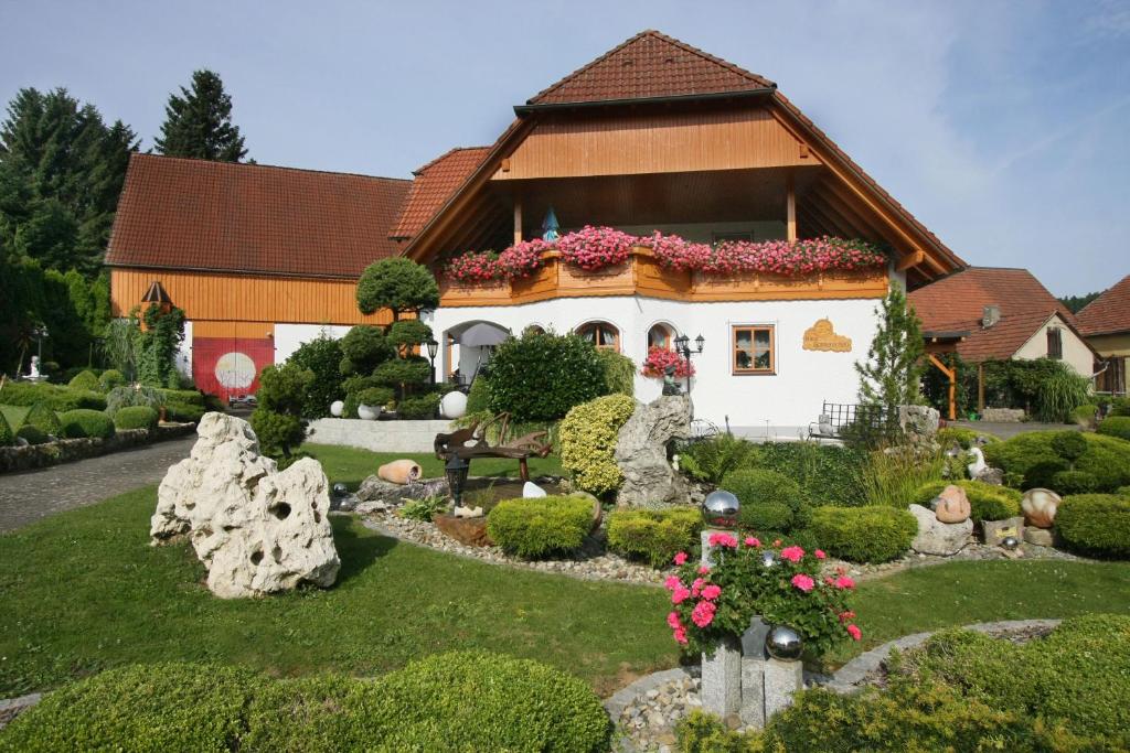 a house with a garden in front of it at Haus Sonnenschein in Gößweinstein