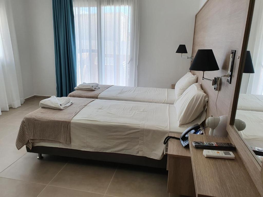 Posteľ alebo postele v izbe v ubytovaní Elounda Sunrise Apartments