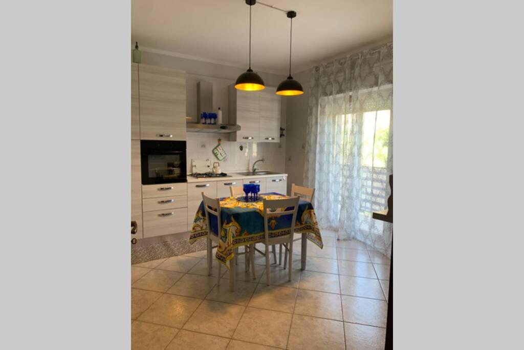 Kuchnia lub aneks kuchenny w obiekcie Casa vacanza - I Mulini con parcheggio gratuito incluso.