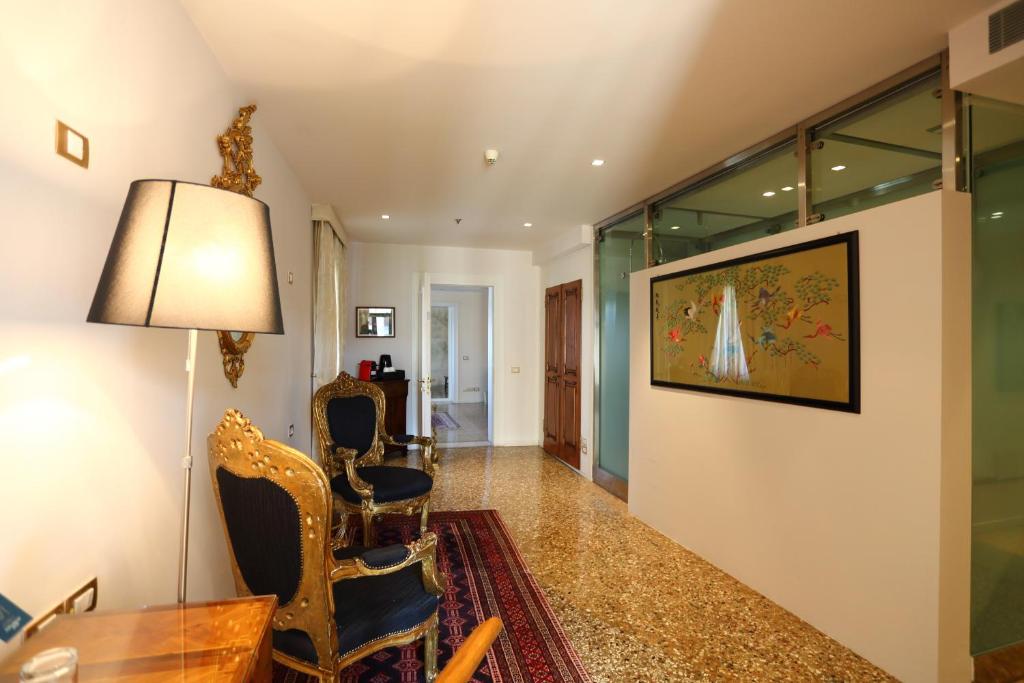 
Junior Suite with Canal View
