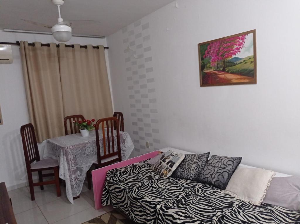 a living room with a couch and a table at Apto Carioca Shopping in Campos dos Goytacazes