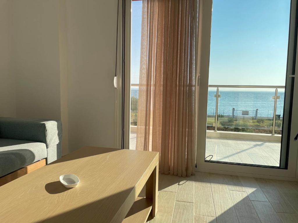 Balkón nebo terasa v ubytování Kalivas beach house