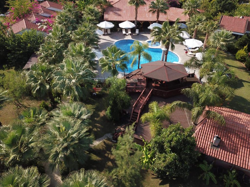 Bazén v ubytování Nerissa Hotel nebo v jeho okolí