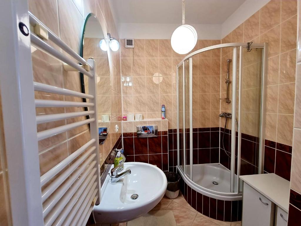 Kúpeľňa v ubytovaní Willa Puńsk z basenem nad jeziorem