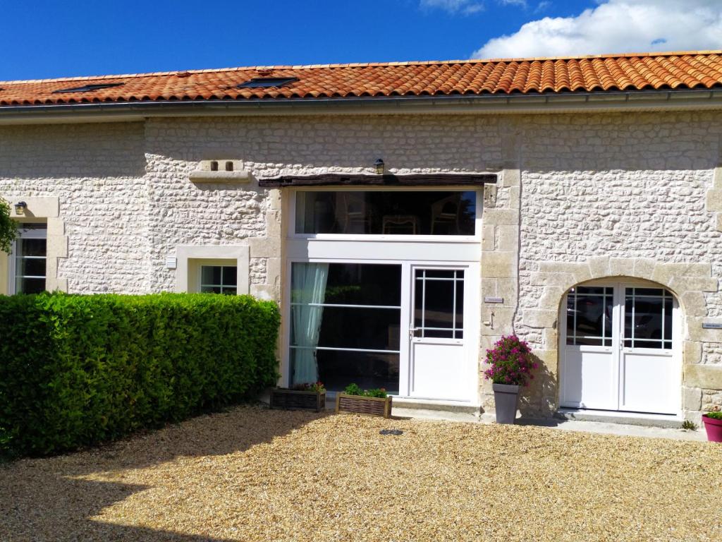 Les Gîtes du Vigneron et Cd'h - Three-Bedroom House