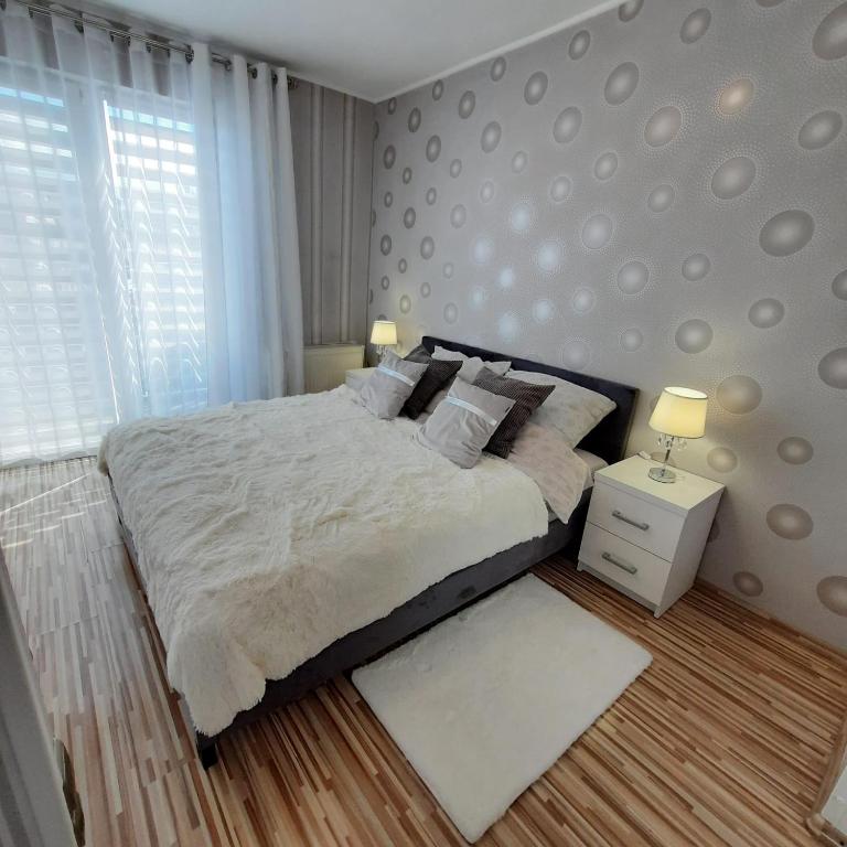Posteľ alebo postele v izbe v ubytovaní Apartament Centrum