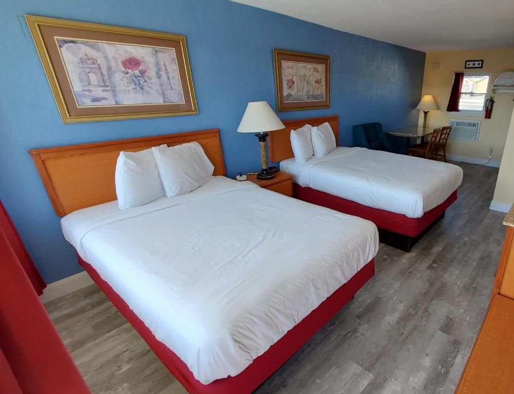 Postel nebo postele na pokoji v ubytování Sandbox Motel