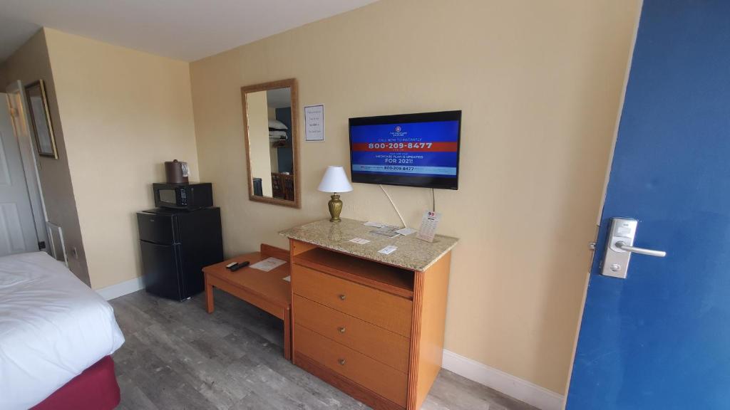 TV a/nebo společenská místnost v ubytování Sandbox Motel
