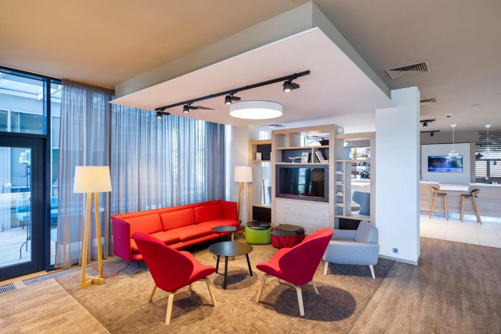 Posezení v ubytování Holiday Inn Prague Airport by IHG