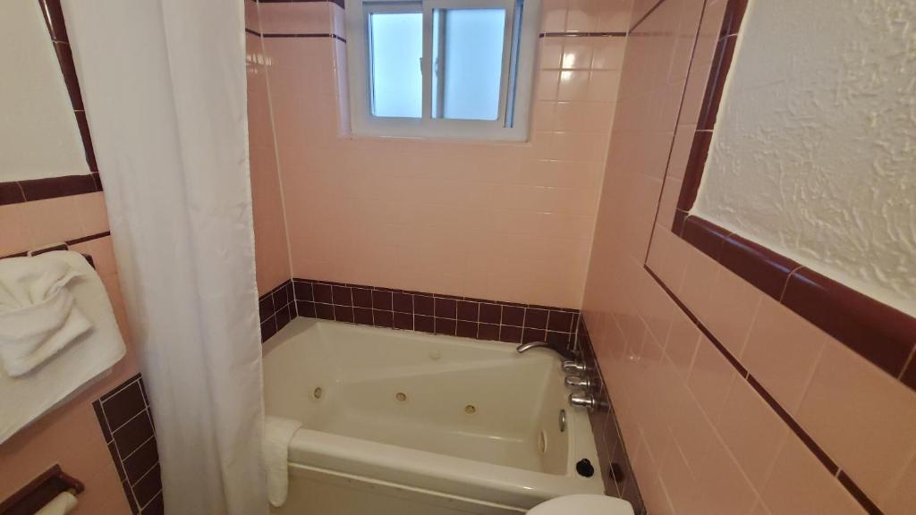 Koupelna v ubytování Sandbox Motel