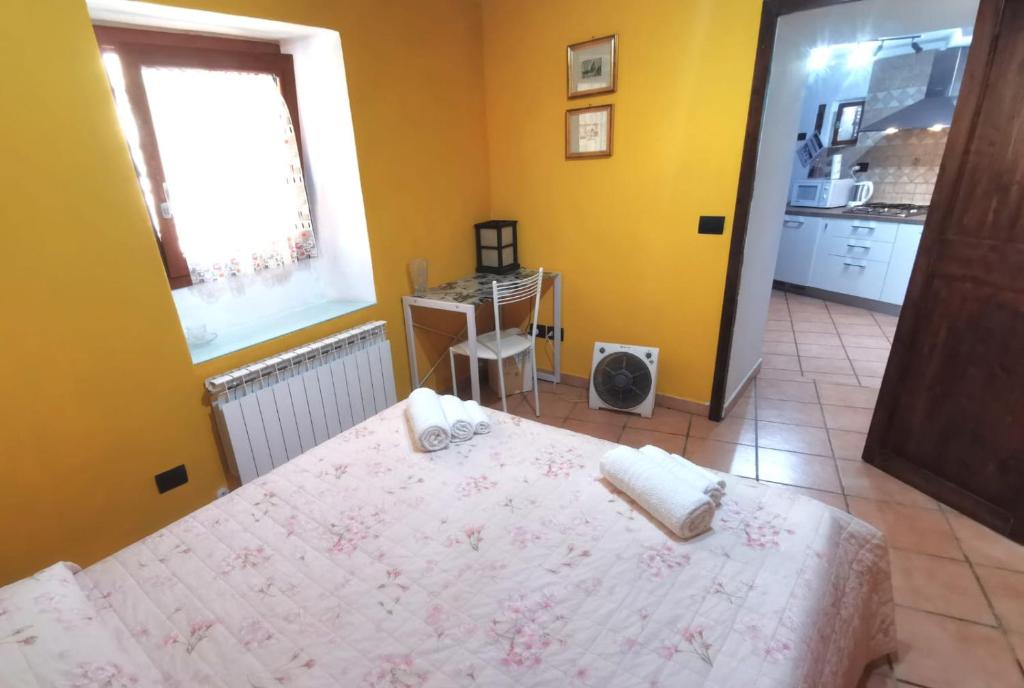 A kitchen or kitchenette at Casetta Arco