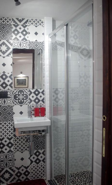 A bathroom at Casetta Arco