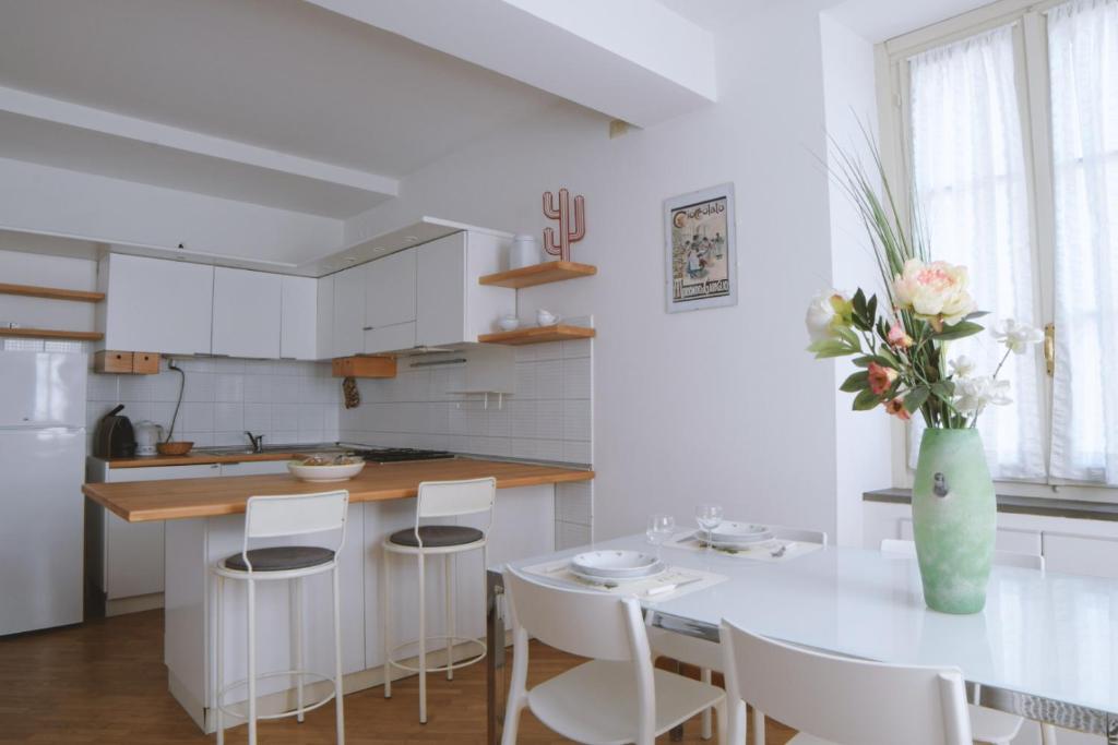 Kuchnia lub aneks kuchenny w obiekcie Parma Central Apartments