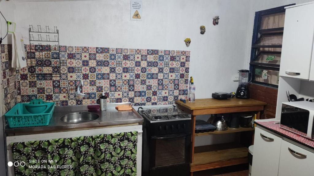 Kuchyň nebo kuchyňský kout v ubytování Pousada Morada das Flores
