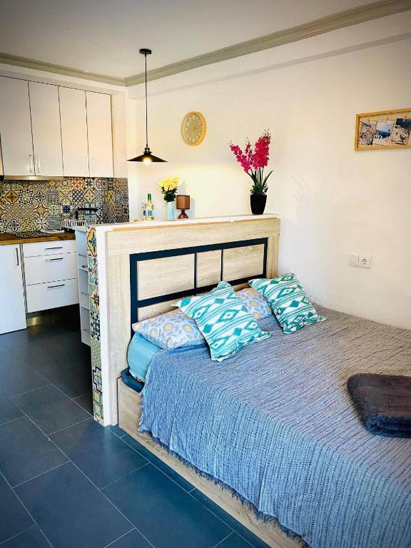 A bed or beds in a room at Perfect for exploring local areas and more