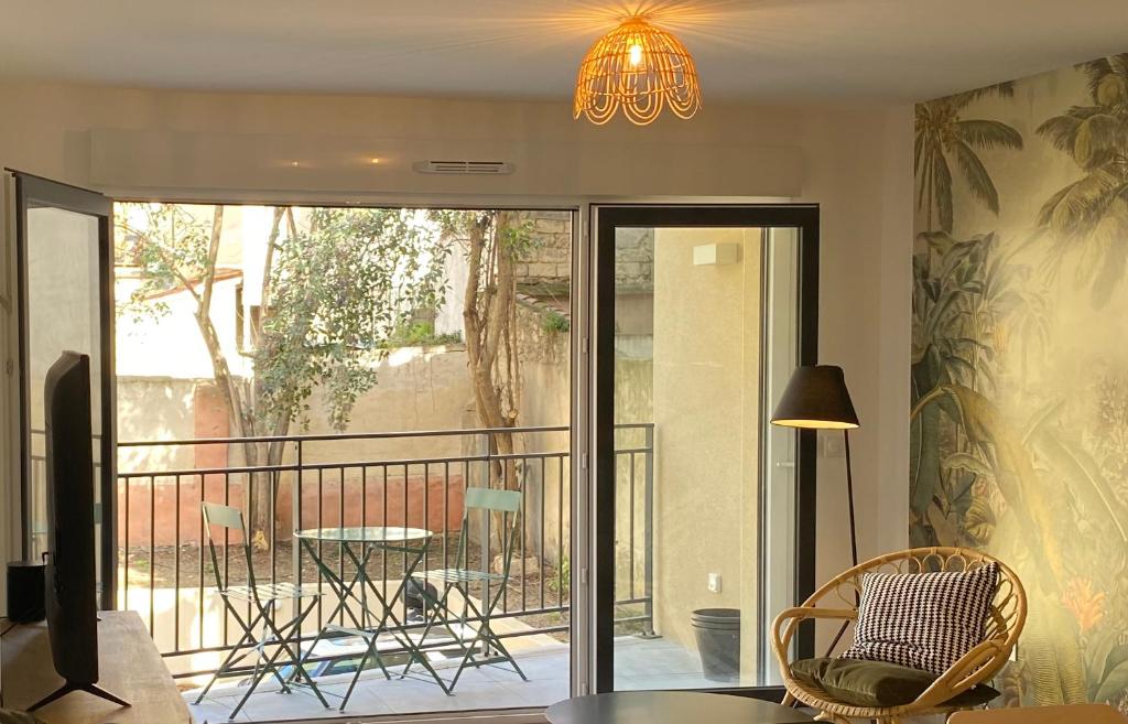 NOUVEAU - Jungle Montpeul - Clim - Wifi fibre - Netflix - 5' du centre et gare - Parking - Loggia - 15' des plages - 2