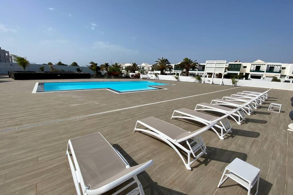 Bazén v ubytování Oasis View Lanzarote nebo v jeho okolí
