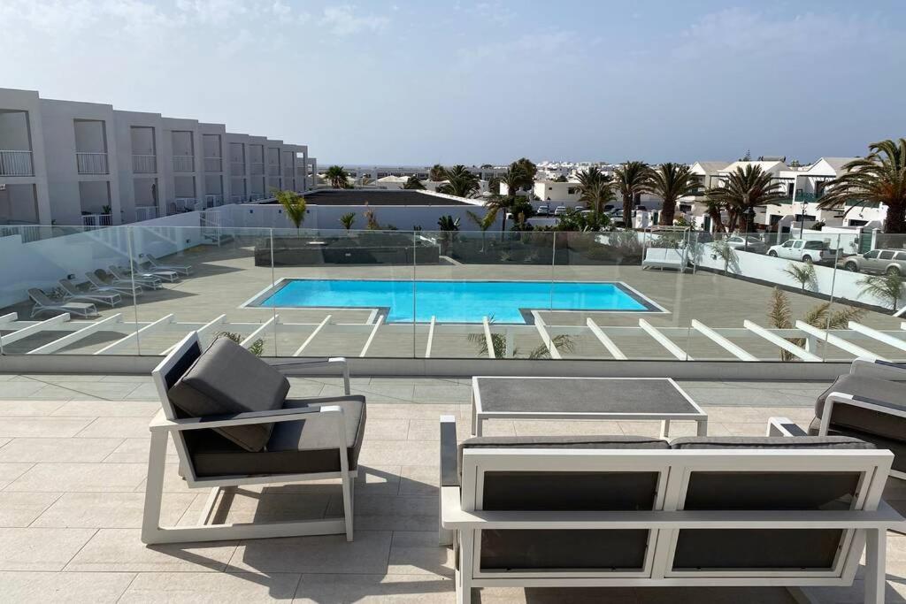 Bazén v ubytování Oasis View Lanzarote nebo v jeho okolí
