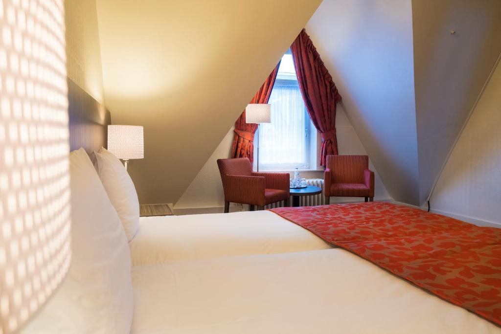 Postel nebo postele na pokoji v ubytování Hotel Aalders