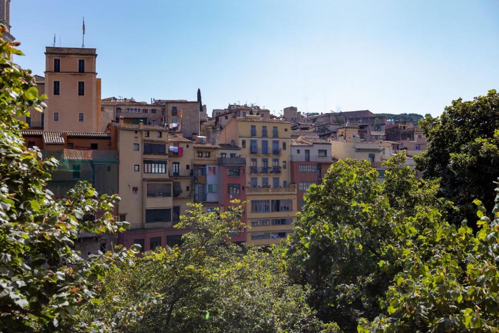 Nespecifikovaný výhled na destinaci Girona nebo výhled na město při pohledu z apartmánu